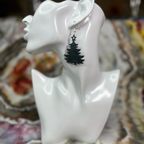 Fancy Christmas Tree Earrings embossed green leather hand crafted - Picture 2 of 6